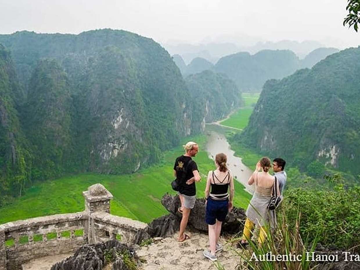1 Day Luxury Tour in Bai Dinh, Trang An and Mua Cave From Hanoi