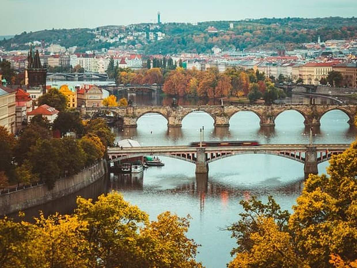 Budapest to Prague Private Transfer with Kutna Hora Stop