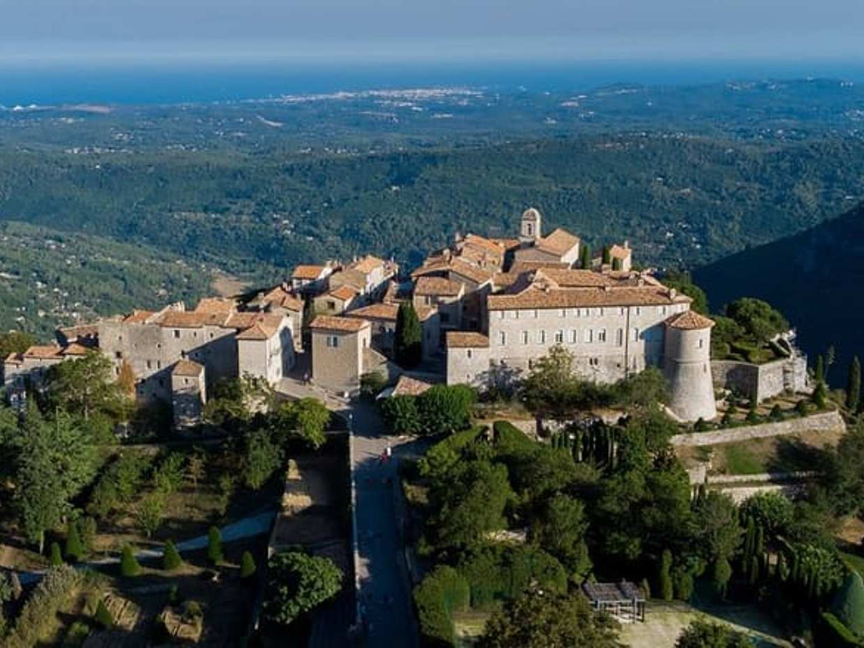 Full-Day Shared Tour Provence and its Medieval Villages from Nice