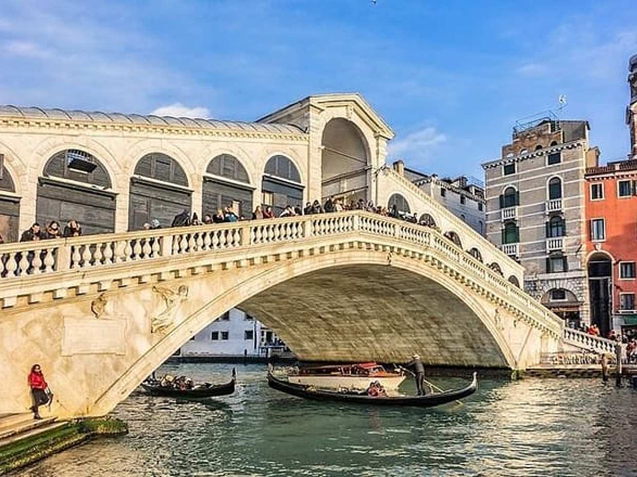 Morning Walking Tour of Venice with Mini Cruise