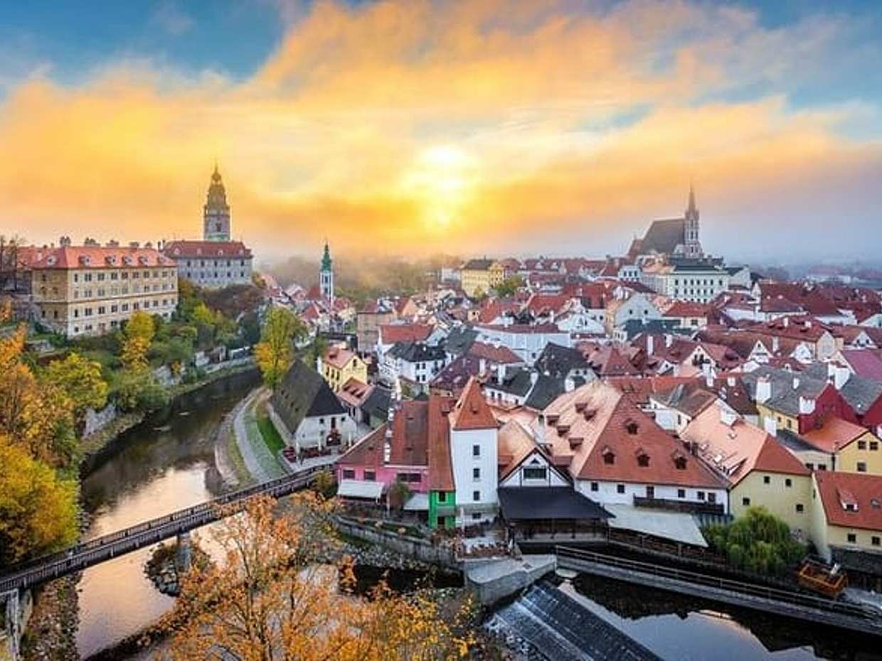 Private Transfer from Prague to Vienna with Stop in Cesky Krumlov