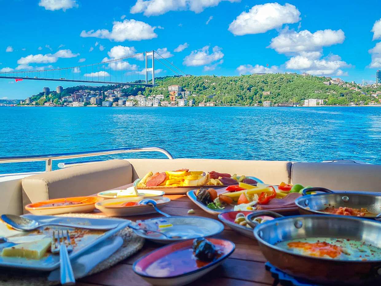 Privater Luxusyacht-Mietservice in Istanbul in der Türkei, photo 3