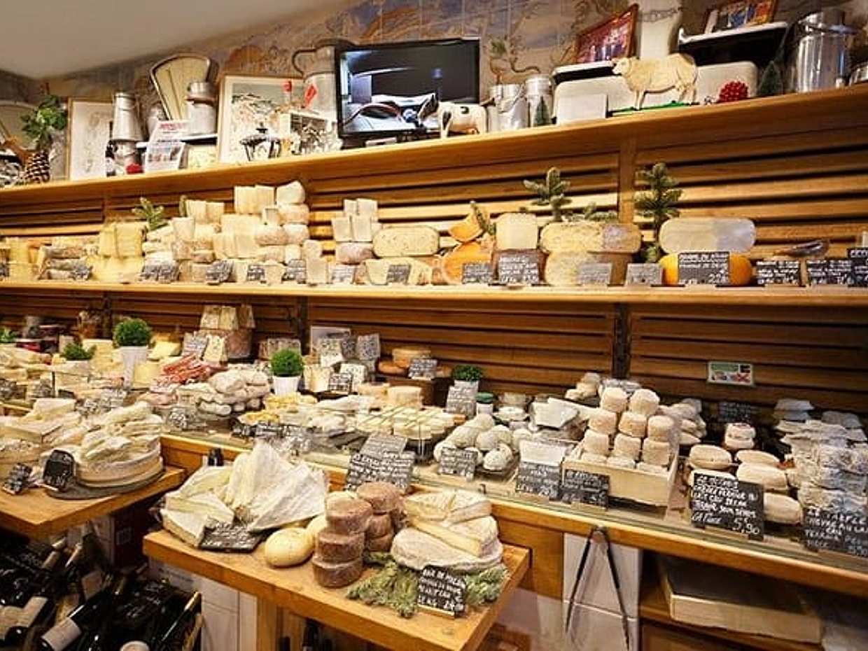 Paris Marché d’Aligre Walking Tour with Chocolate and Cheese Tasting