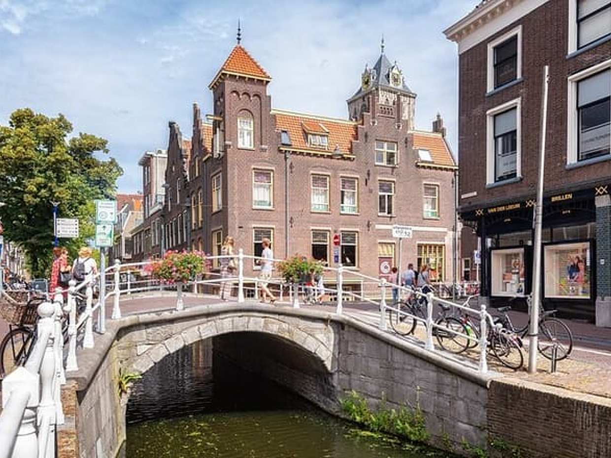 Delft Quest: The Blue Pottery Mystery of Old Delft in Netherlands, Rotterdam