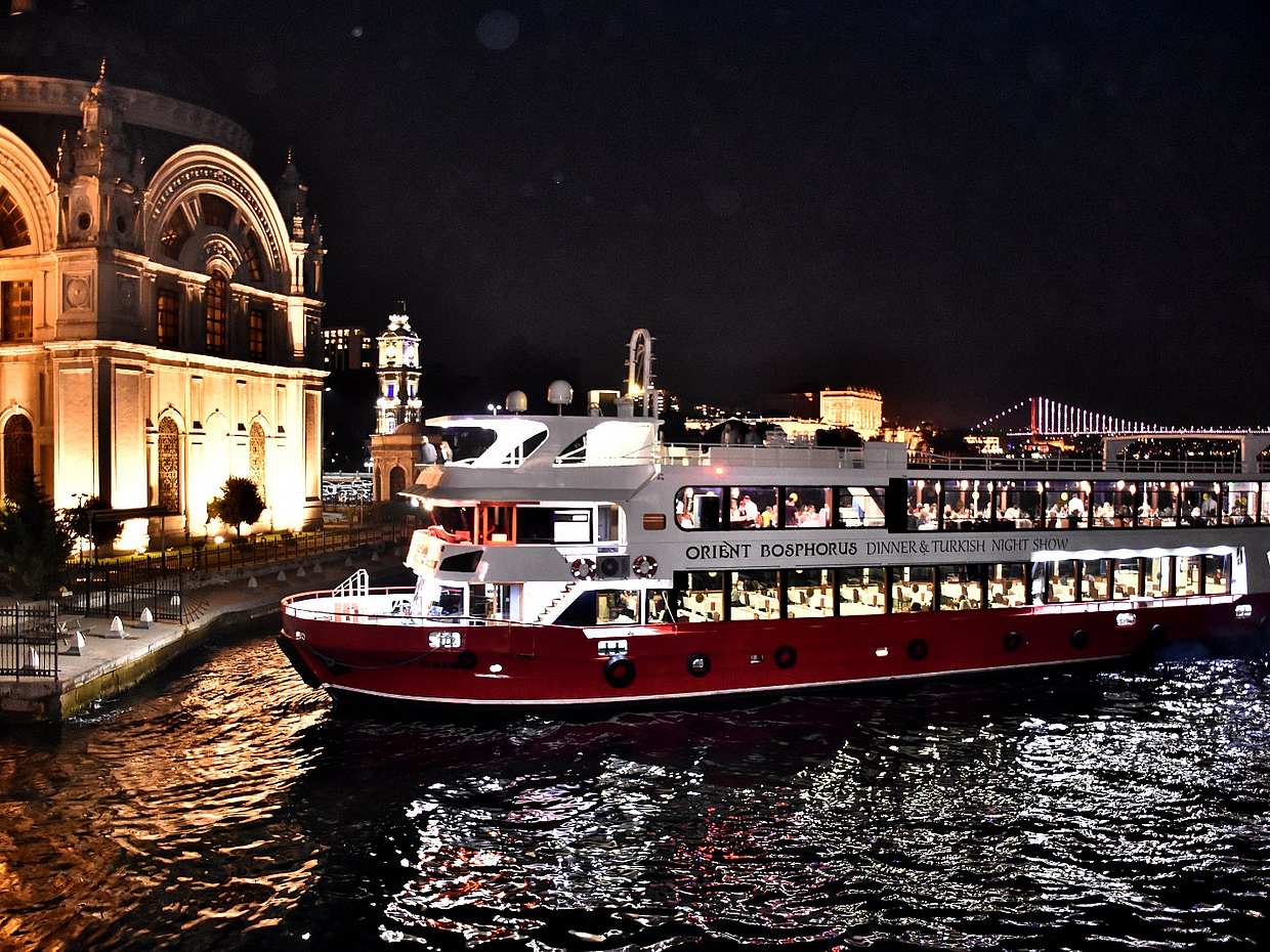 Istanbul Oriental Dinner Cruise with Entertainment in Turkey, photo 2