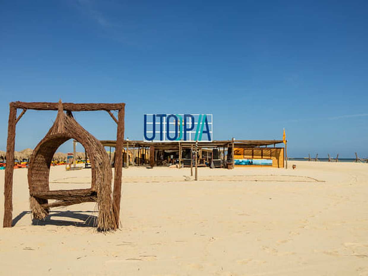 Hurghada to Utopia Island: Yacht, Beach & Tropical ambient