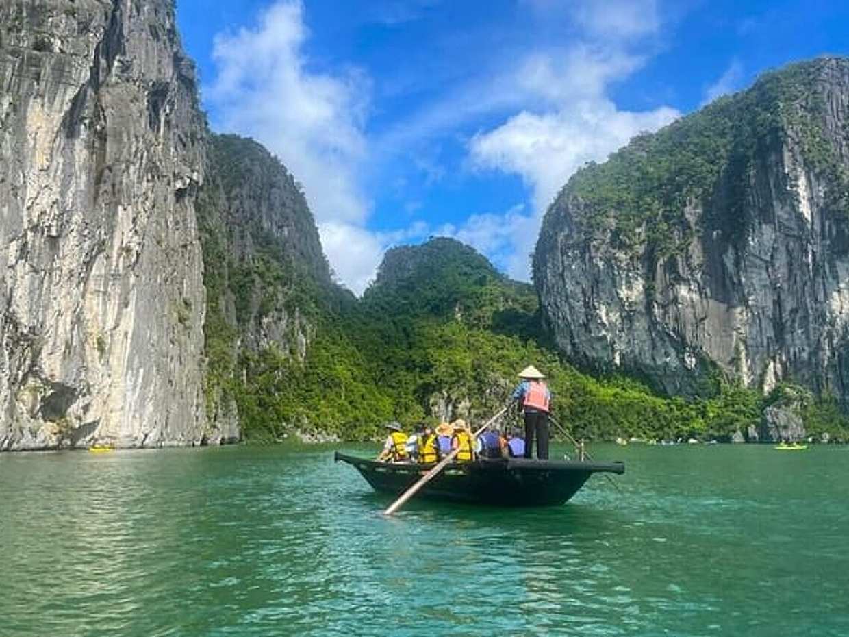 5-Star Ha Long Bay Day Cruise: Jacuzzi, Kayaking & Scenic Wonders, photo 3
