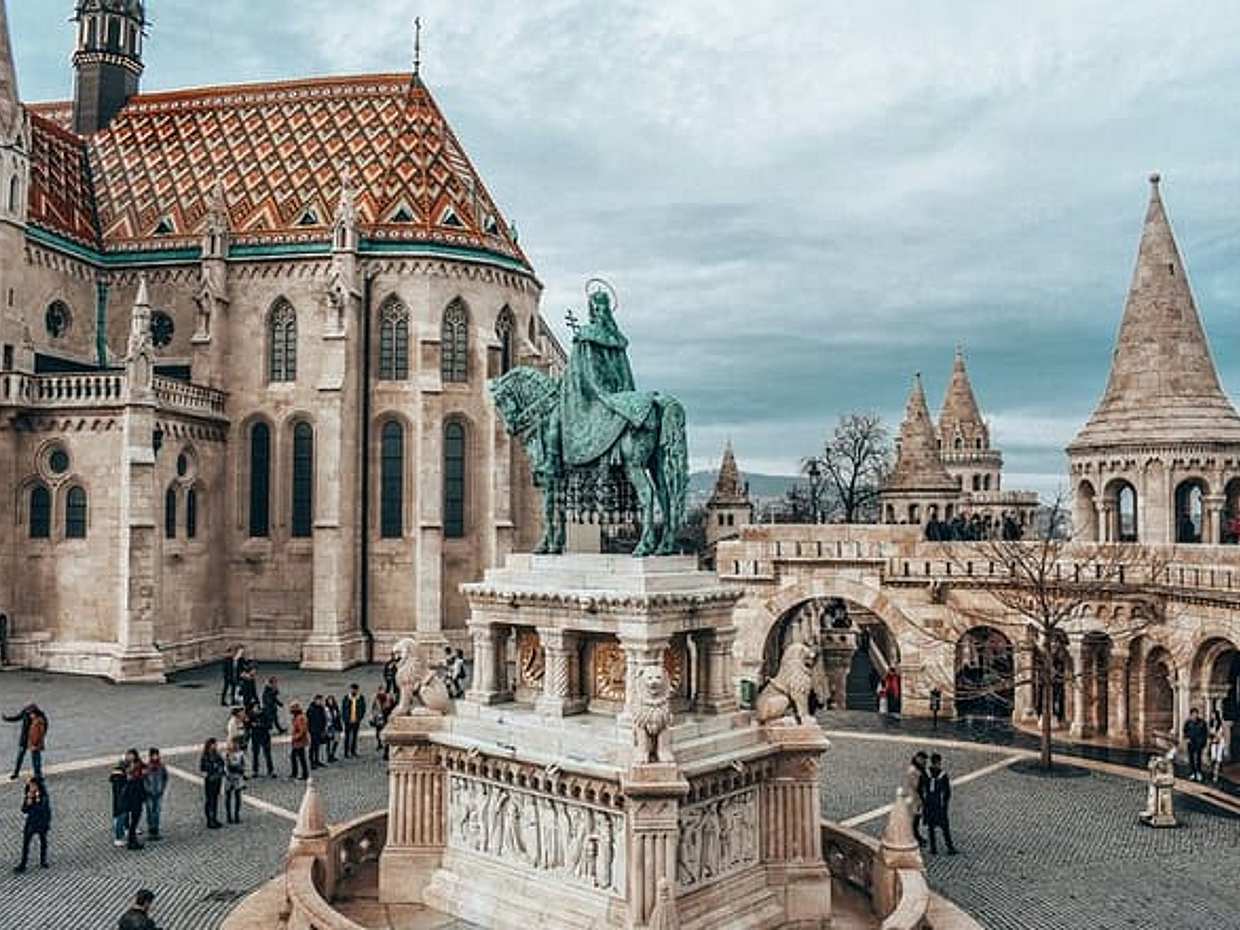 Private English speaking driver from Prague to Budapest with amazing sightseeing, photo 4