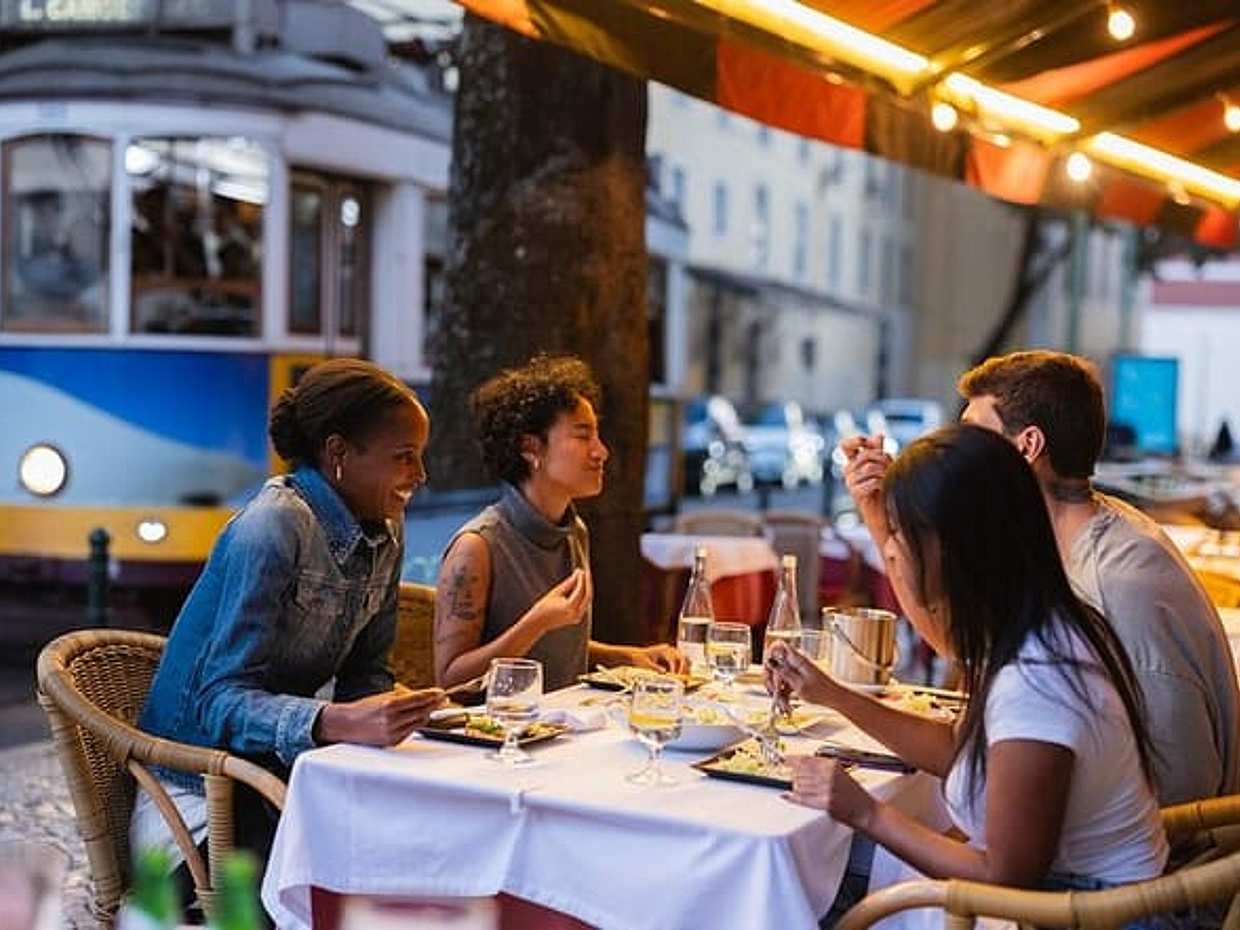 Lisboa y Cacilhas Tour Privado de Comida y Vino con Ferry Incluido en Portugal.