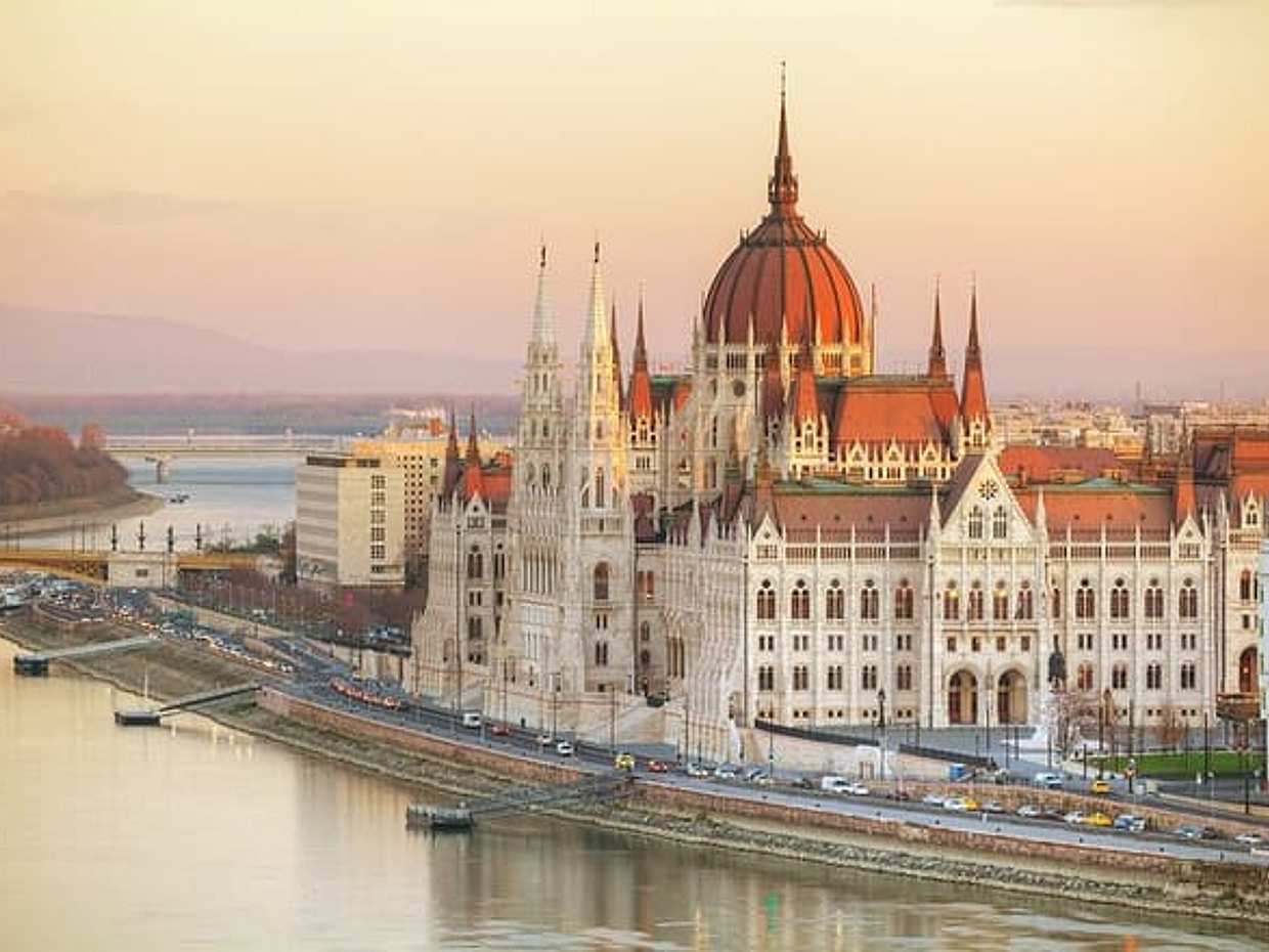 Private Day Trip Vienna to Budapest, with English speaking driver in Austria, photo 2