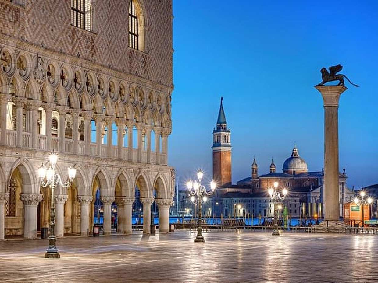 Walking Tour of Venice with Mini Cruise