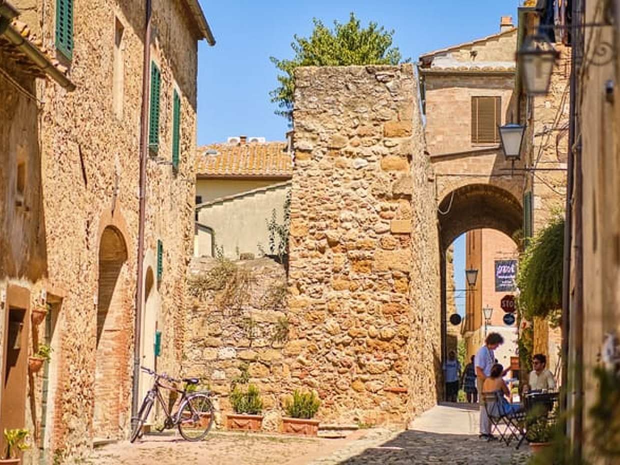 Tuscan Hills Full-day Tour: Val D’orcia, Montalcino, Montepulciano & Pienza With 2 Wine & Cheese Tastings, photo 2
