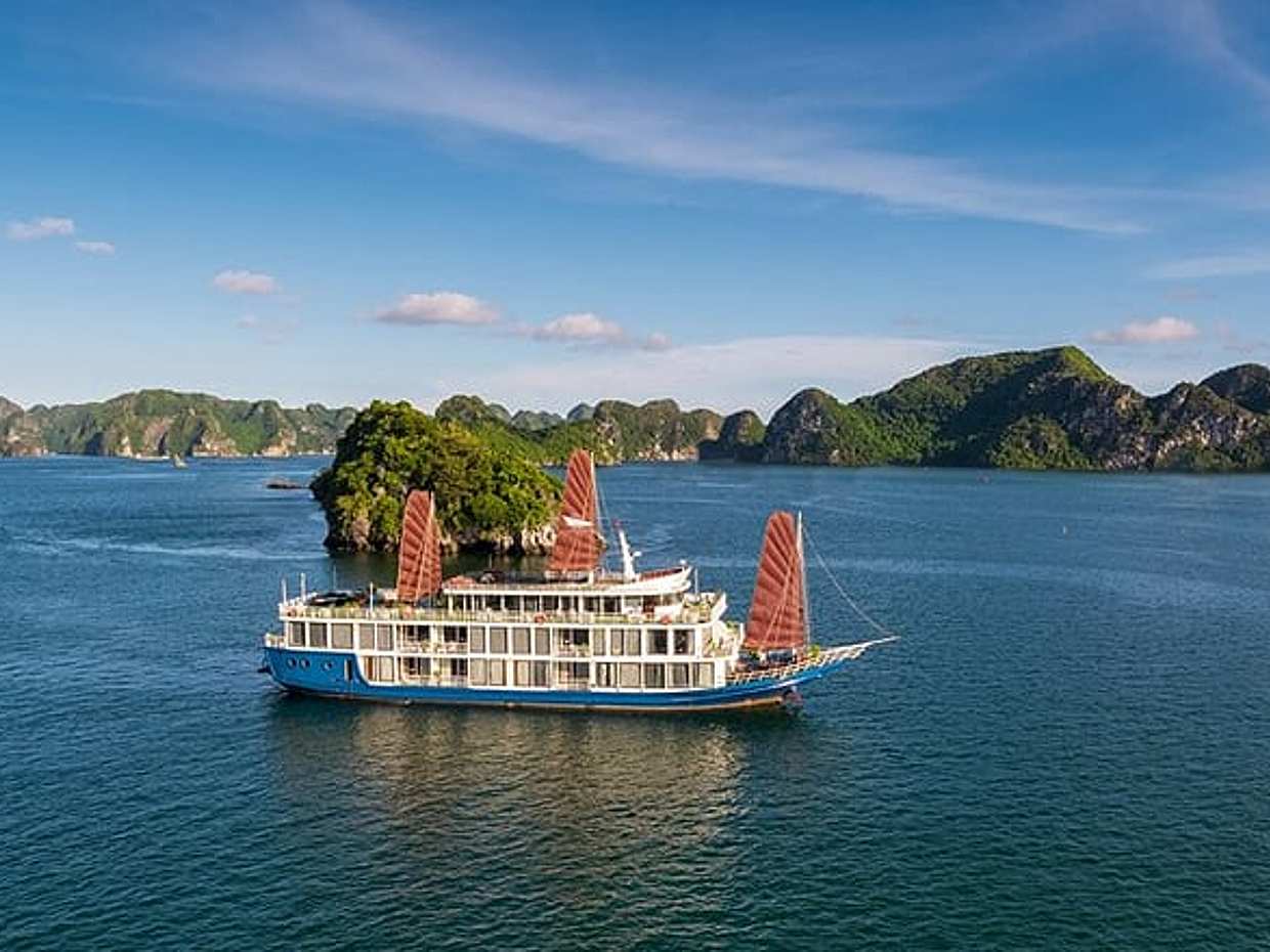 Verdure Lotus Classic Cruise in Halong Bay & Lan Ha Bay (2D1N), photo 2