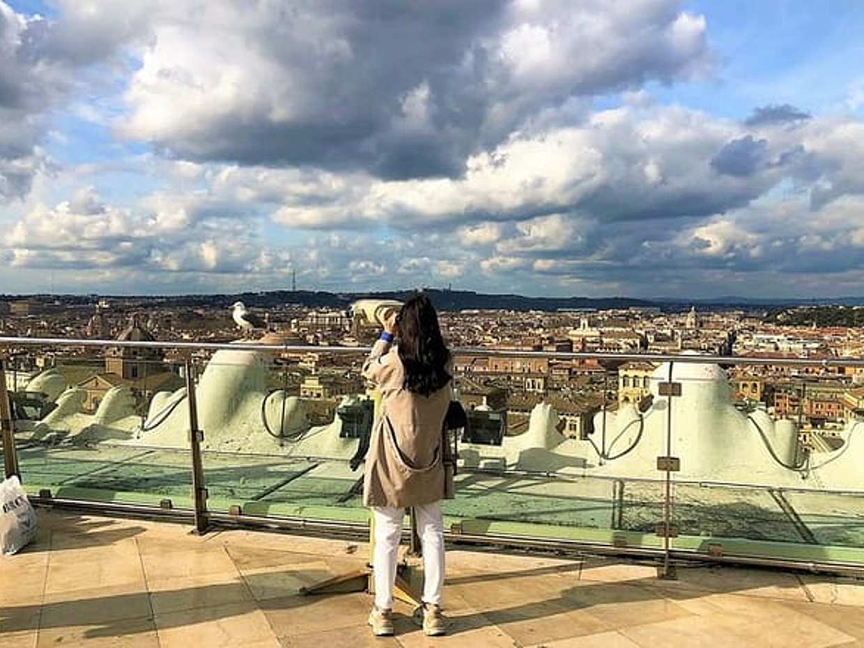 4 Best views in Rome: 4 hours Private Guided Tour with luxury car