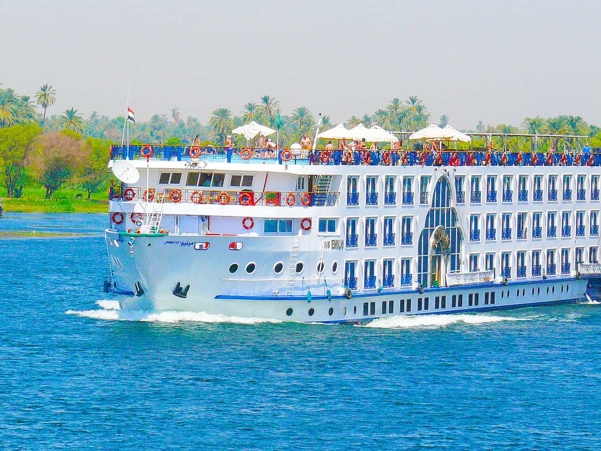 Crucero por el Nilo de 4 días desde Asuán a Luxor con Abu Simbel y paseo opcional en globo aerostático en Egipto.