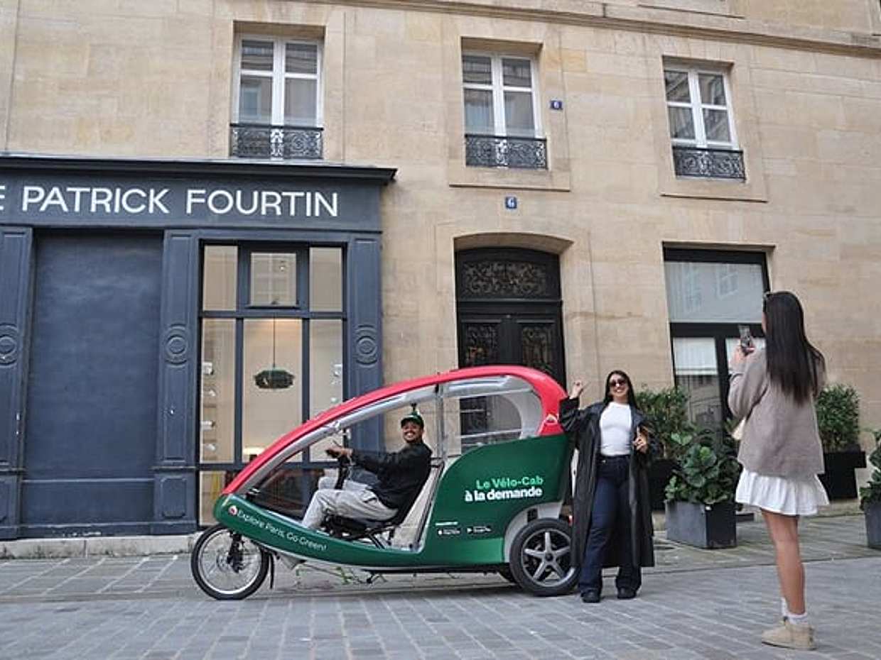 Private city tour in Paris by rickshaw bike : The Emily