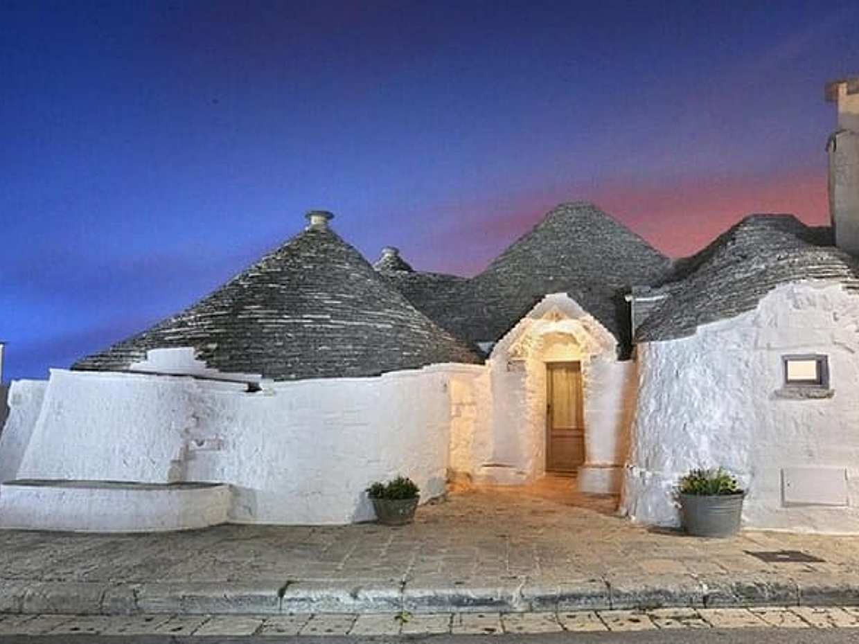 Round trip tour from Naples to Alberobello with a 2-hour visit, photo 3