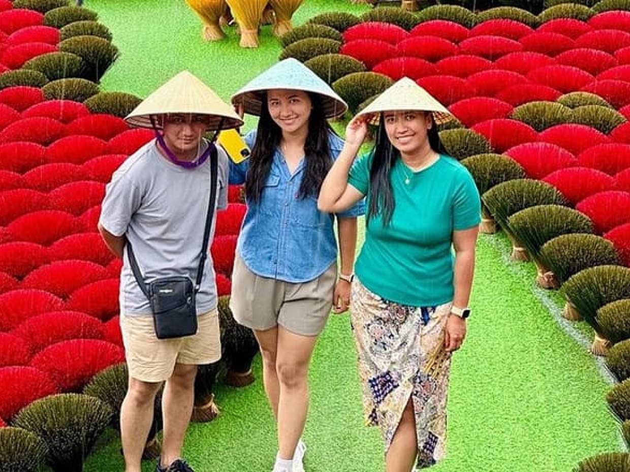 Hanoi: Private Tour Duong Lam Ancient Village, Traditional Crafts, photo 3
