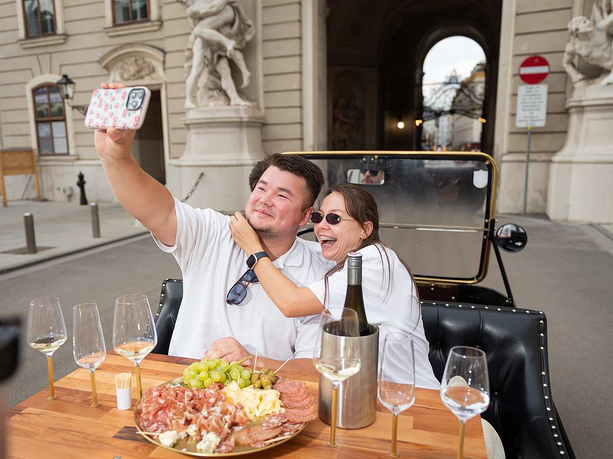 Wien Weinprobe-Erlebnis in einem klassischen Oldtimer in Österreich, photo 2