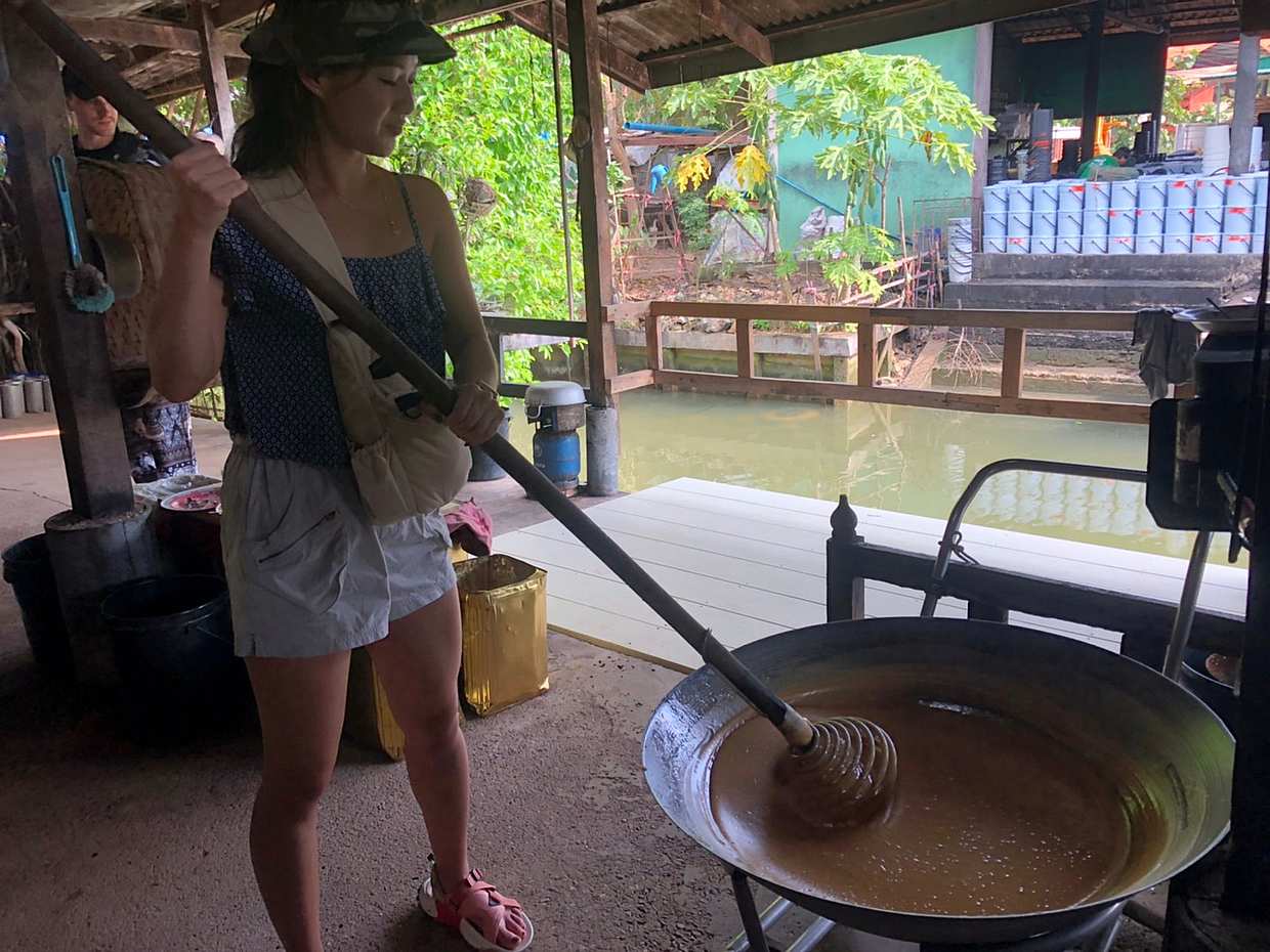 Floating and Railway Market, Coconut and Salt Farm from Bangkok (Private Tour), photo 5