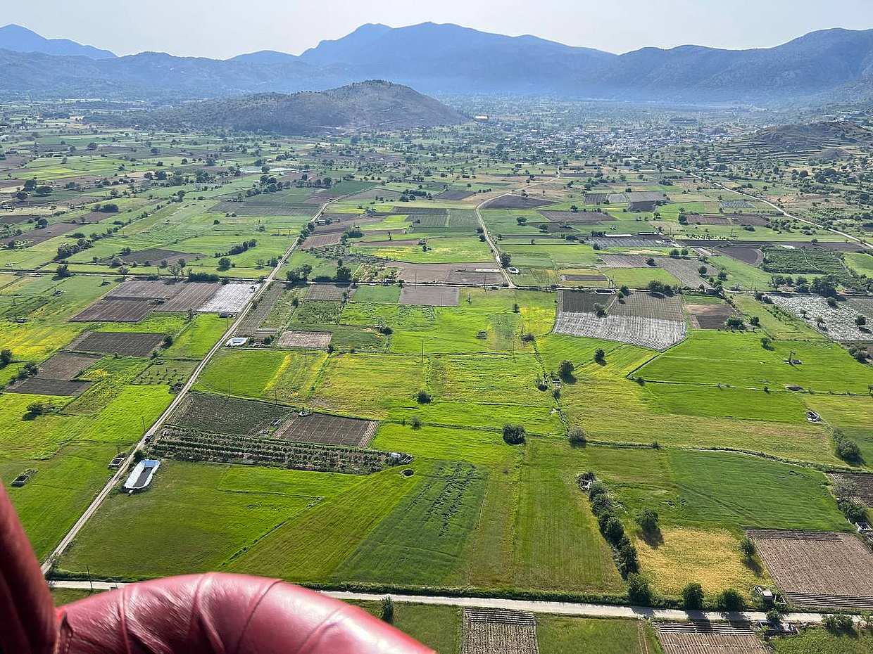 Desde Creta: Vuelo en globo aerostático sobre la meseta de Lasithi, Grecia., photo 3