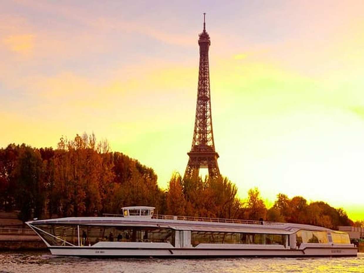 Eiffel Tour with Hotel pickup and Cruise with Waffle Tasting