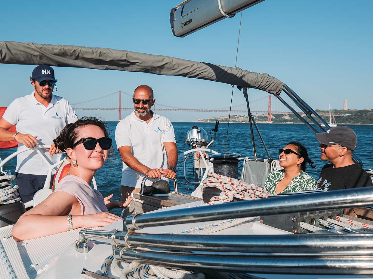 2 Hour Private Lisbon Sunset Boat Tour- up to 10 people in Portugal, photo 5