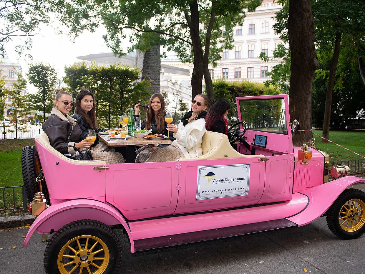 Wien Tour en gastronomisch diner in een klassieke oldtimer in Oostenrijk, photo 4