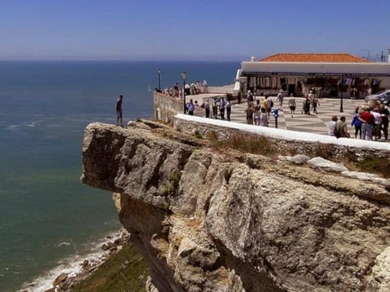 Prívate tour to Fátima, Batalha, Nazaré and Óbidos in Portugal, Lisbon, photo 3