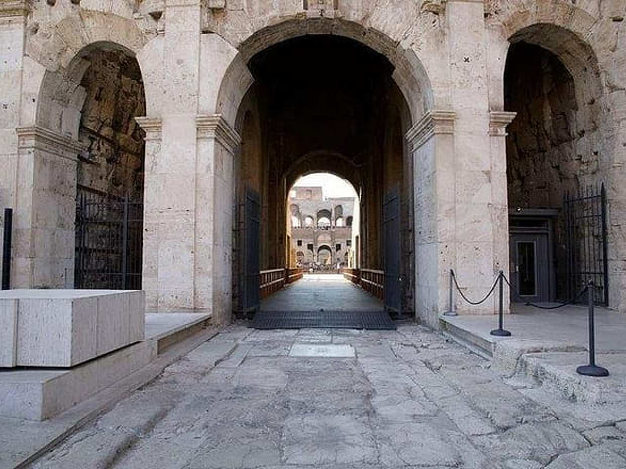 Rome Colosseum Arena and Roman Forum Exclusive Private Tour, photo 3