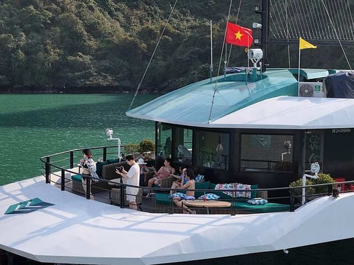 Luxury Ha Long Catamaran Cruise Full-Day Tour from Hanoi, photo 3
