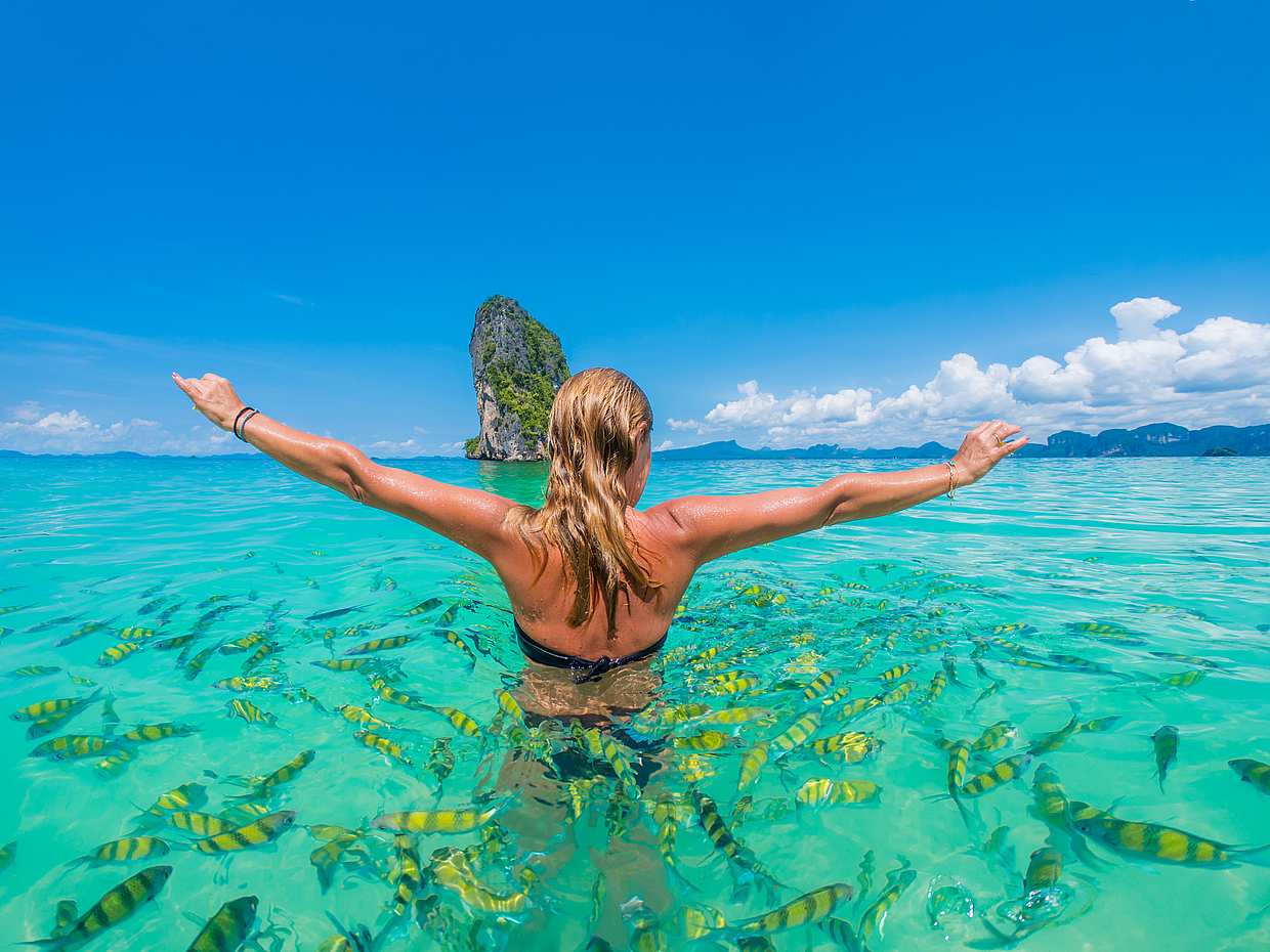 Phuket: Tayland'da Sürat Teknesiyle Şnorkelli Yüzme Etkinlikli Yarım Günlük Khai Adaları Turu

