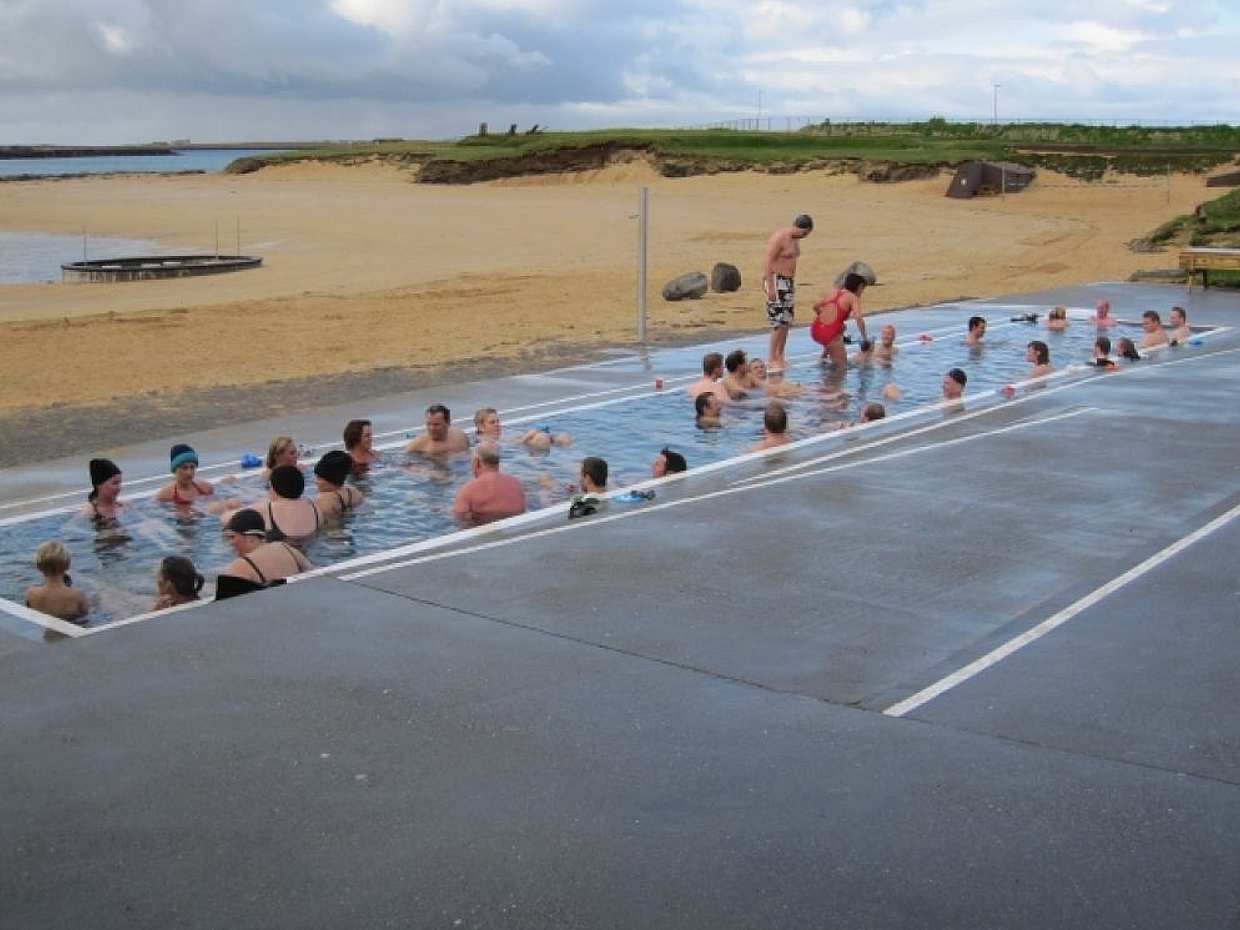 Dip in the Ocean and warm-up in Nautholsvik swimming pool, photo 2