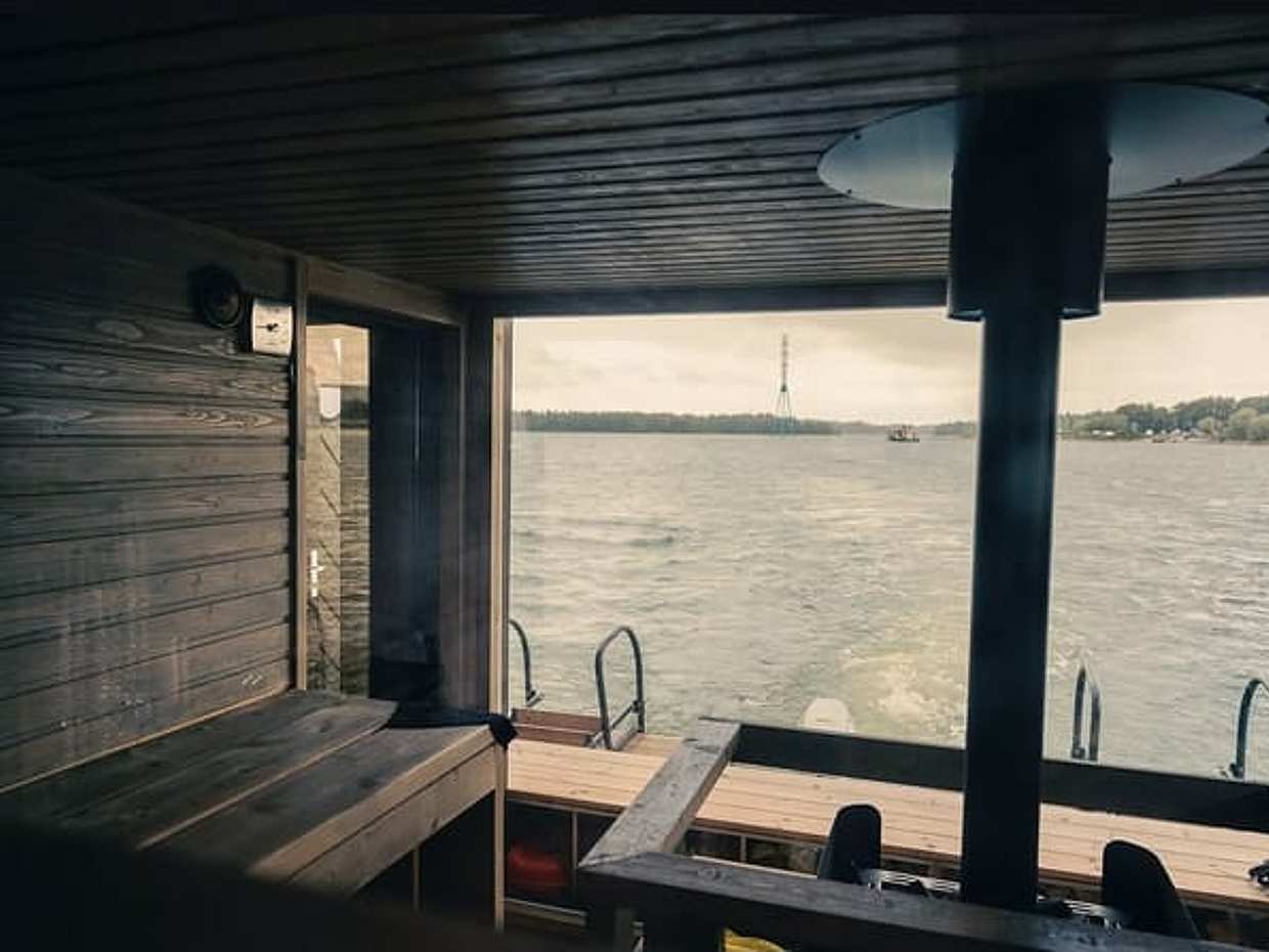 Helsinki: Seaside Sauna Boat Experience & Guide, photo 3