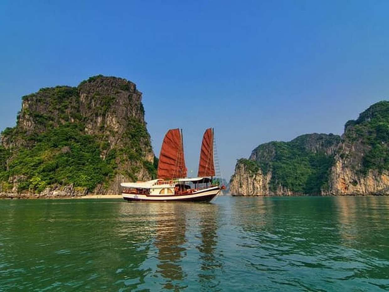 Private 2-Day on Boutique Cruise to Hidden Bai Tu Long Bay