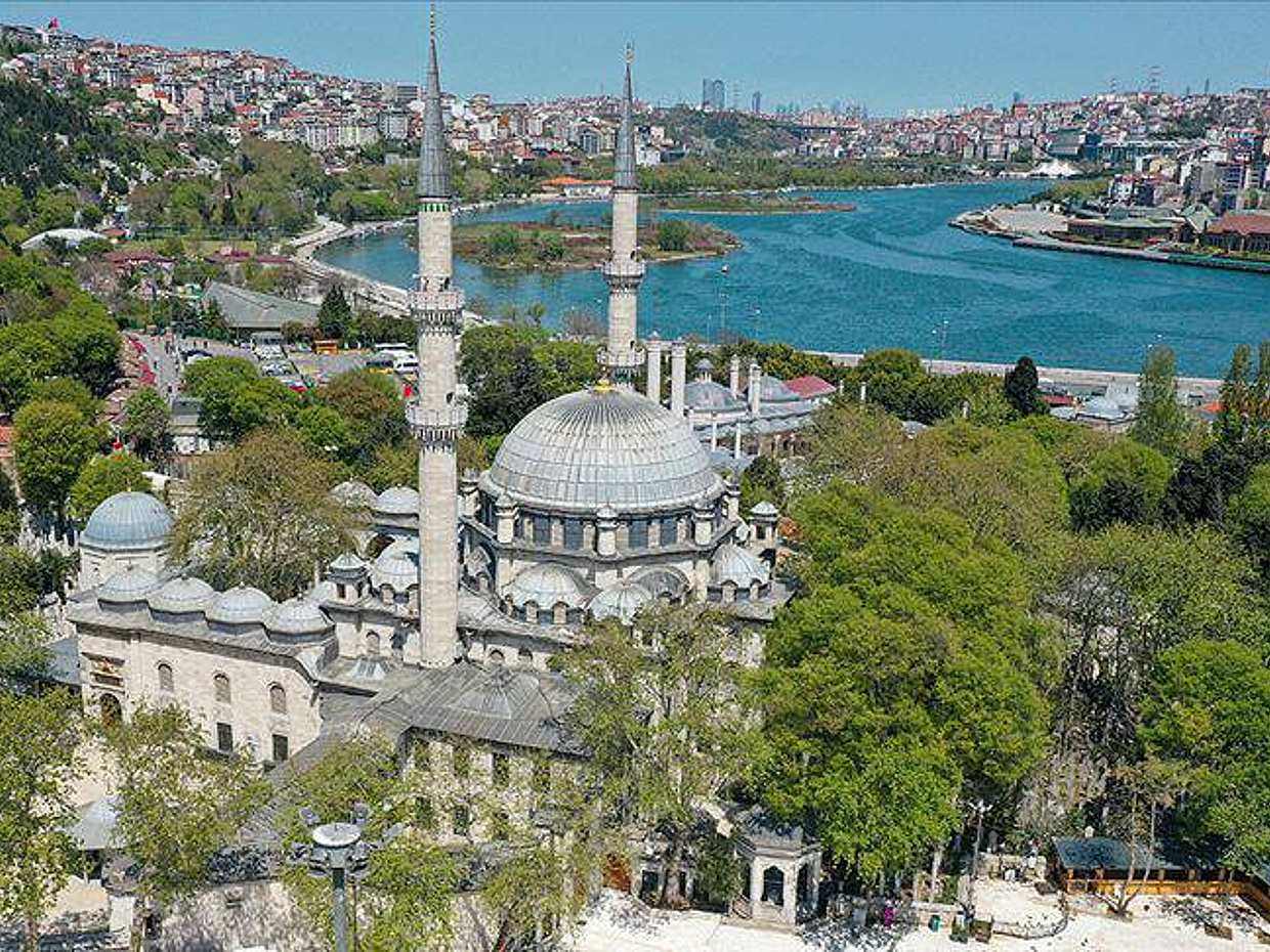 Half-day Afternoon Tour with Dolmabahce Palace Visit and Pierre Loti Hill in Turkey, Dolmabahce Palast, photo 5