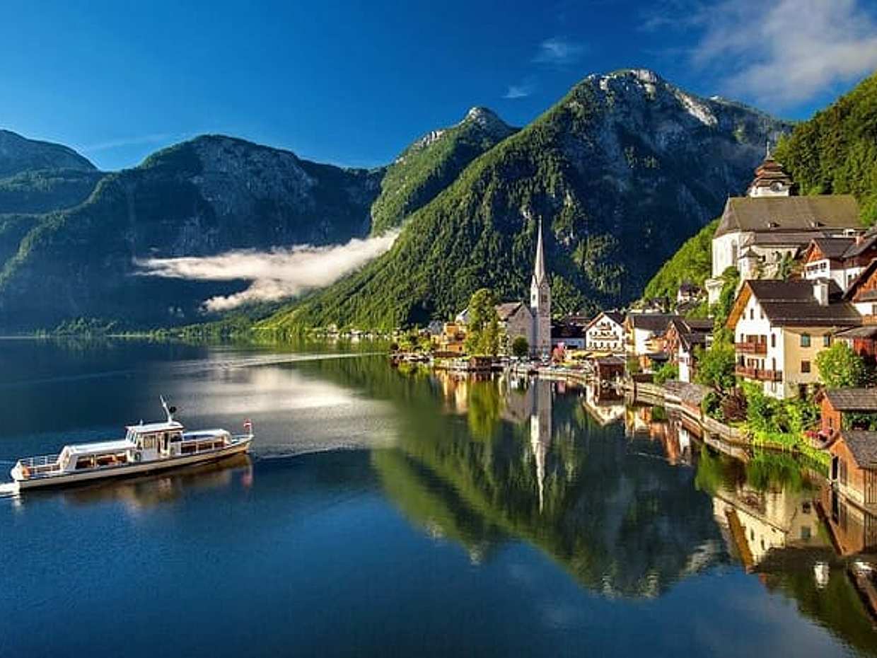 Private Day Trip to Hallstatt and Salzburg from Vienna in Austria