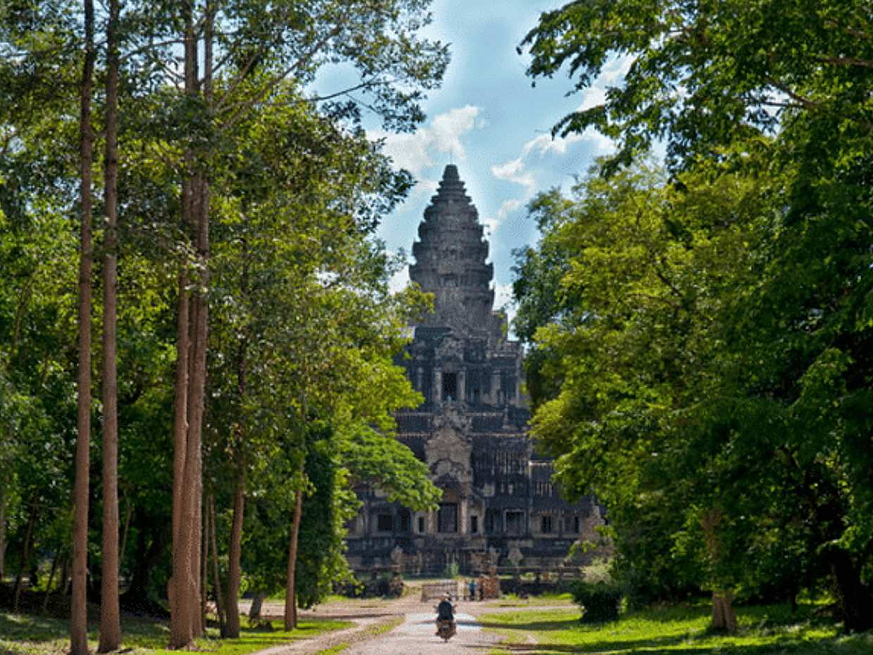 Indochina Trail: River Roads, Temples, and Timeless Cities, photo 3