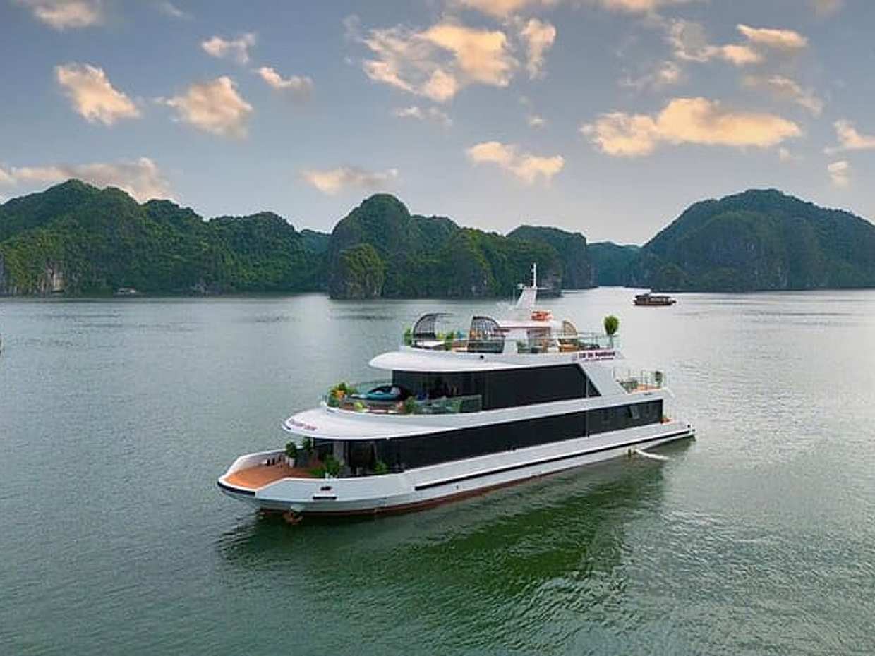 D'Charme Luxury Day Cruise Discover the MOST Stunning Lan Ha Bay in Vietnam, Ha Long