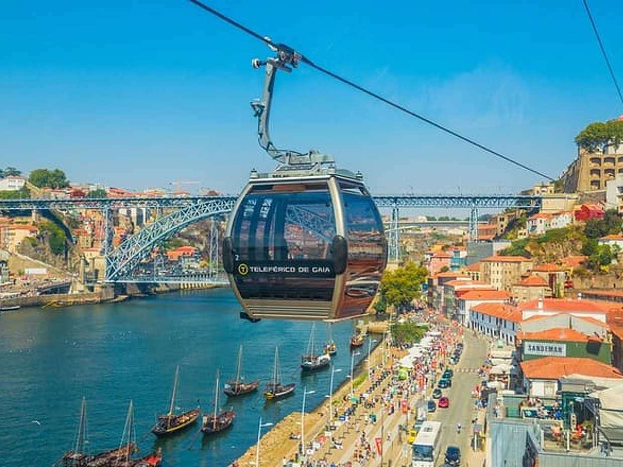 Private car transfer from Lisbon to Porto with 2h for sightseeing, photo 2