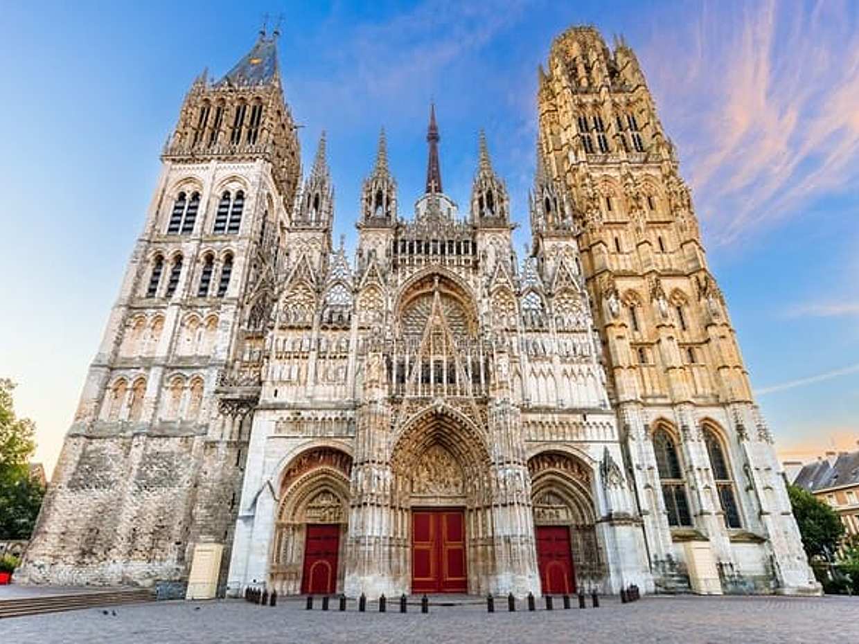 "Privétransfer van Brussel naar Le Havre, met een stop van 2 uur in Rouen in België."