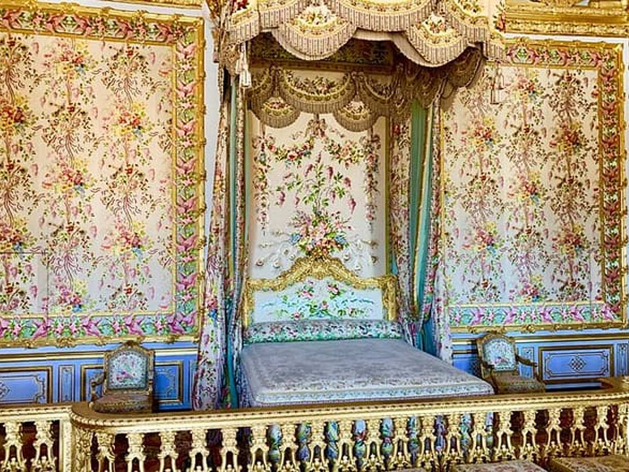 Versailles Palace & Marie-Antoinette's Estate Private Guided Tour with Lunch