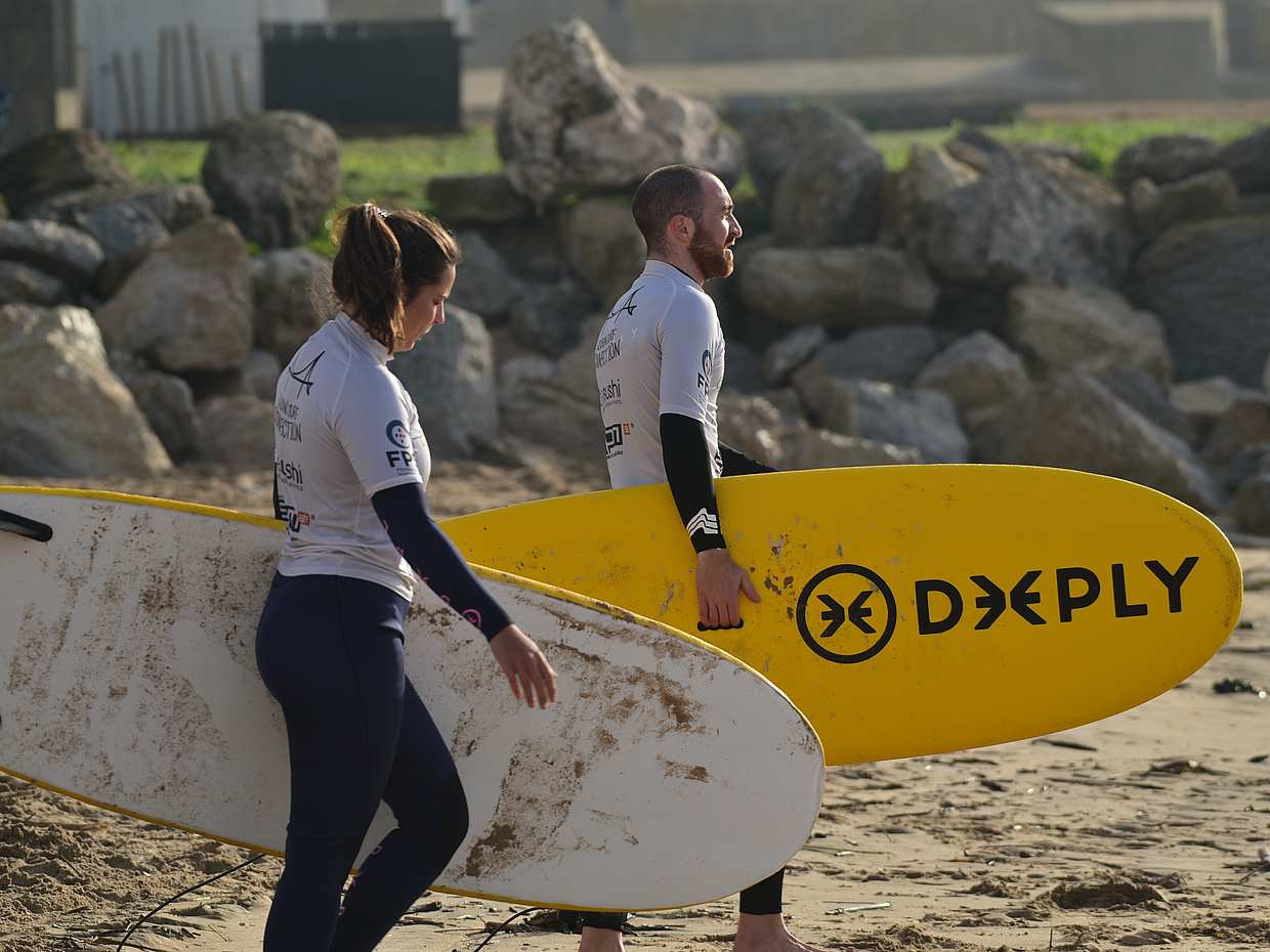 Unglaublicher Gruppen-Surfkurs in Portugal, Lissabon.
