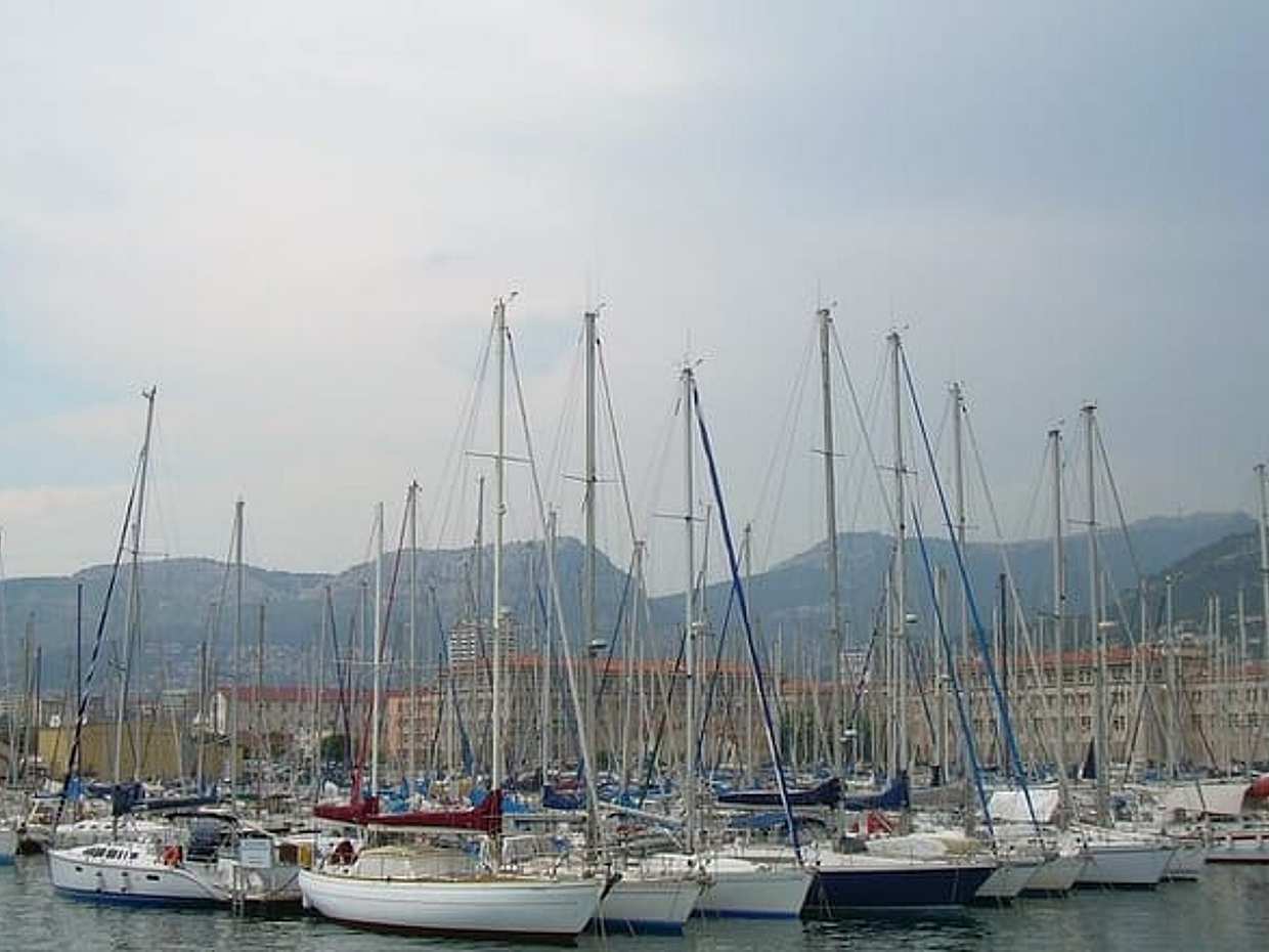 Toulon: Naval Heritage, Historic Old Town & Local Market Tour, photo 5