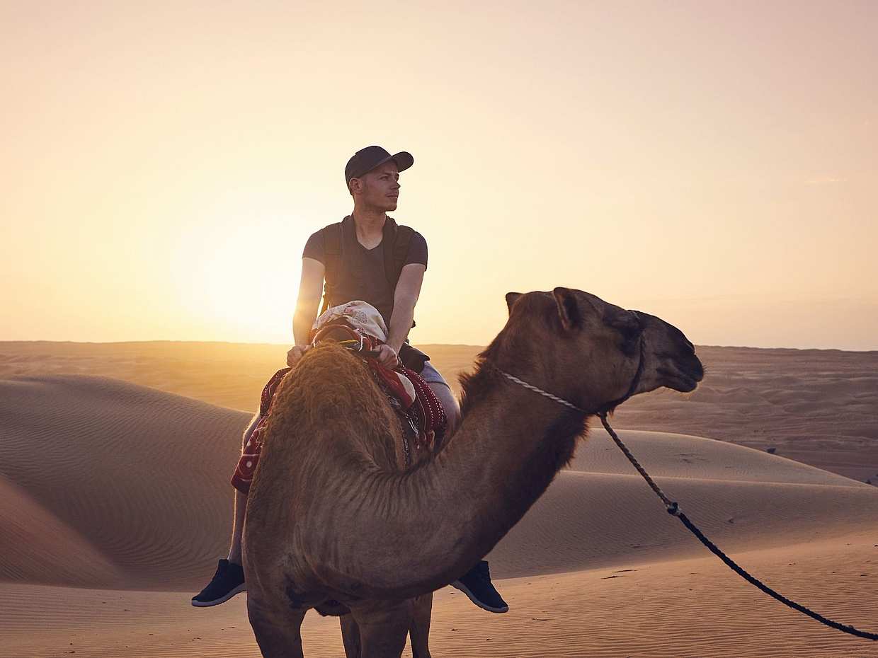 Desert Safari wieczorem w Zjednoczonych Emiratach Arabskich, Desert Safari Dubaj