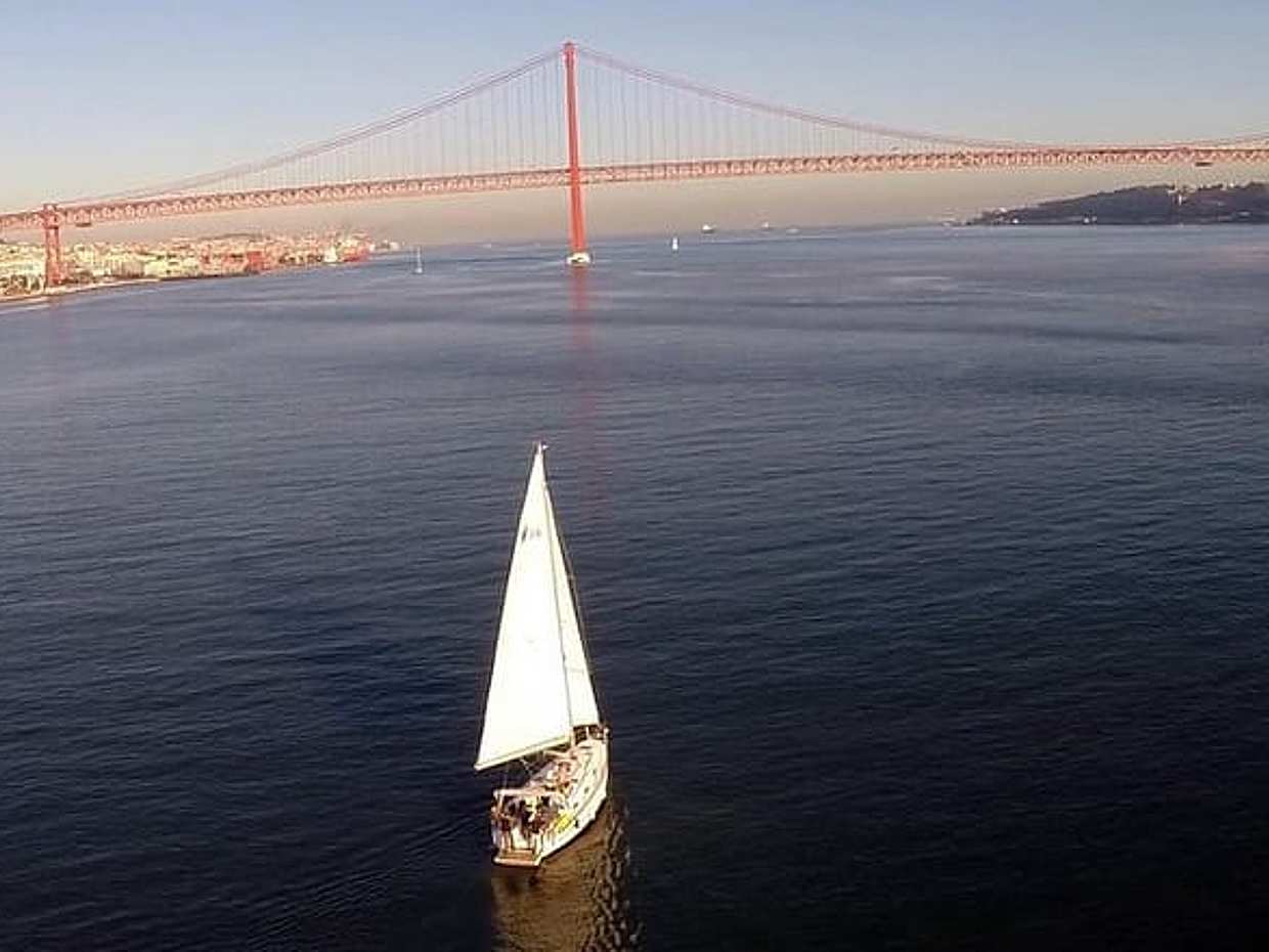 Lisbon Private Sailing Cruise, drink included (options: 2h, 3h, 4h, 6h or 8h), photo 5