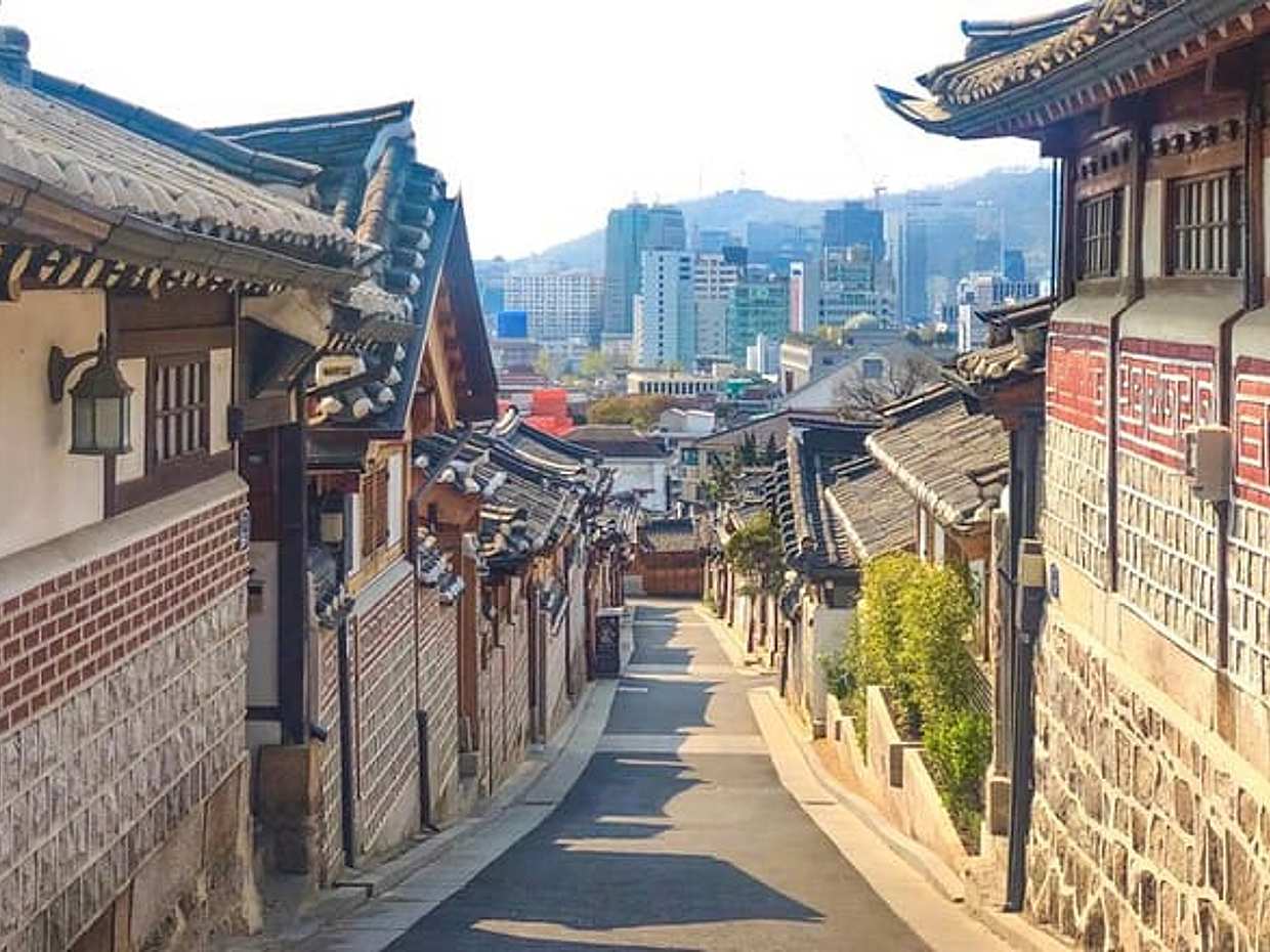 Zombie Royals of Seoul: Self-Guided Puzzle Adventure in South Korea