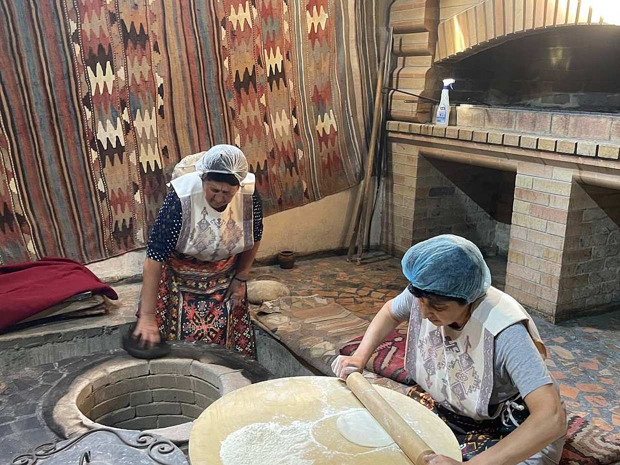 Private tour to Megerian carpet factory in Armenia, Yerevan, photo 4