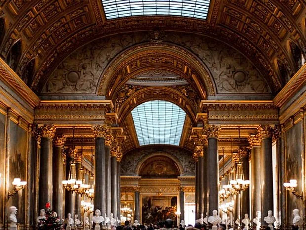 10 Hours Tour Versailles Galeries Lafayette and Lunch Cruise