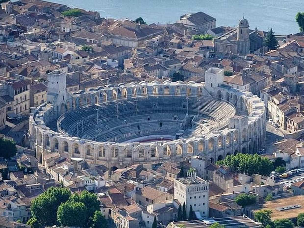 Private Day Trip to Arles, Les Baux-de-Provence and Saint-Remy-de-Provence from Avignon